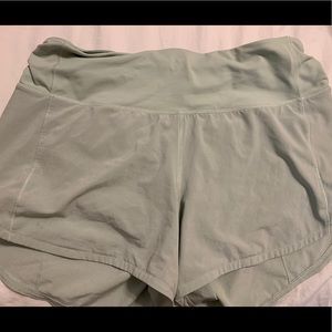 Lululemon sped up shorts 4”